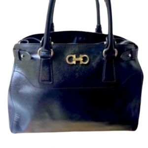 Salvatore Ferragamo Gancini Shoulder Bag GG-21D940 Black Leather